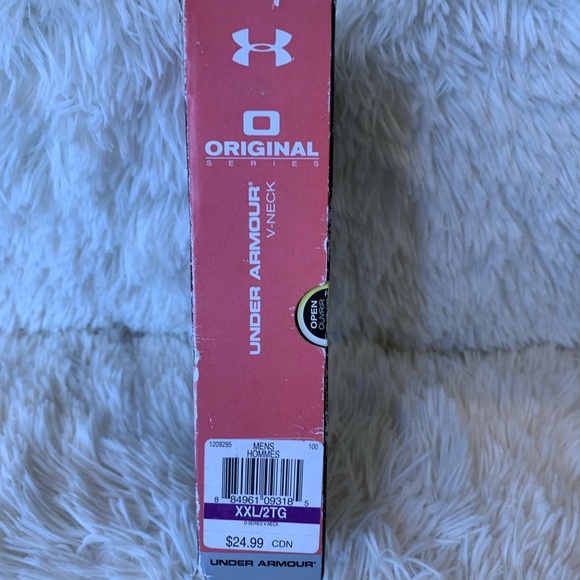 BNWT Mens Under Armour white v-neck Heatgear™️ ORIGINAL short sleeve t-shirt. - Picture 3 of 5